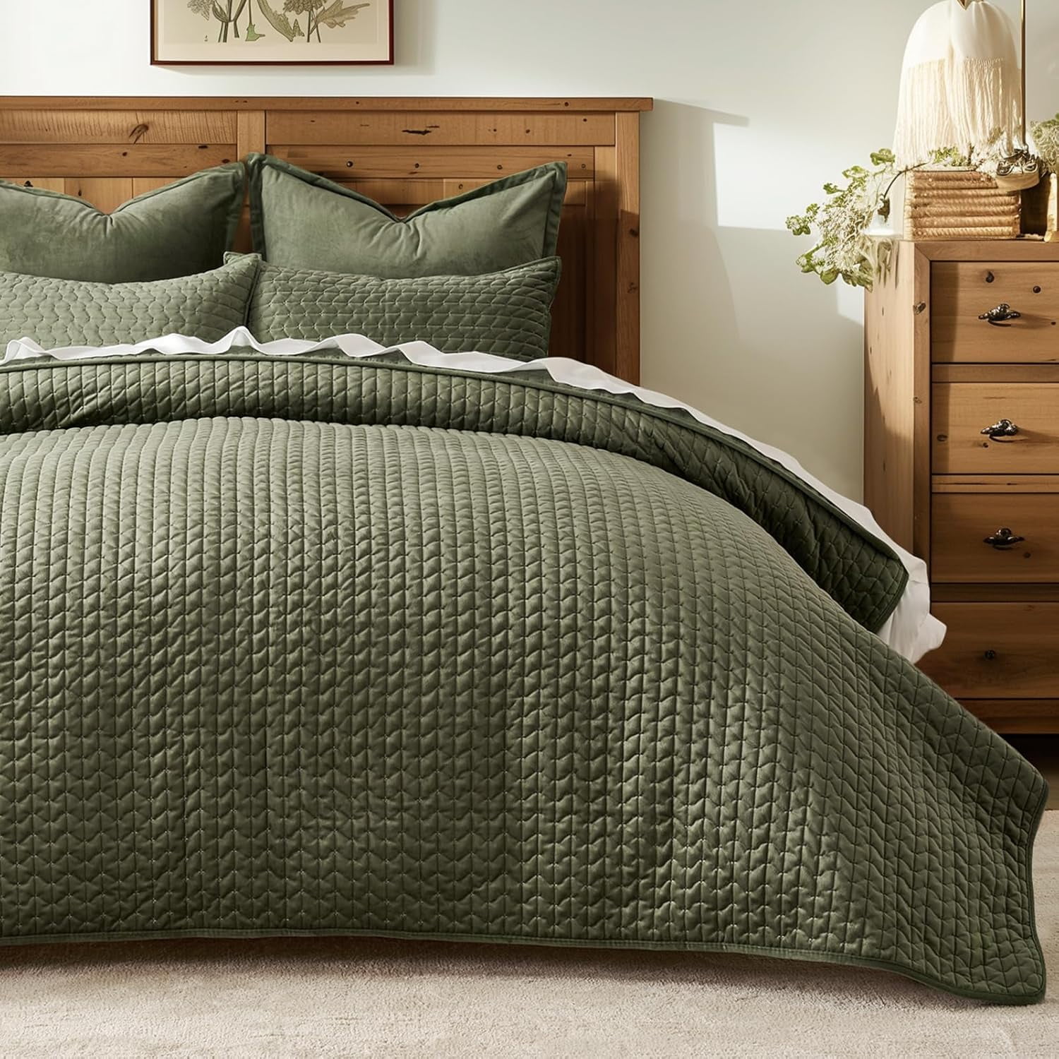 EverGrace Luxury Velvet Quilt Set Queen Size 3 Piece, Soft Cross-Stitch Velvet Comforter Set with Pillow Shams, Lightweight Coverlet Bedspread Bedding Set for All Seasons, Moss Green